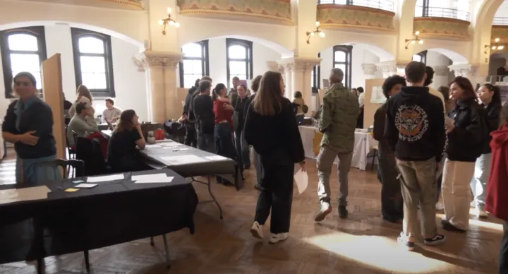 Les étudiants français reçoivent un accueil chaleureux